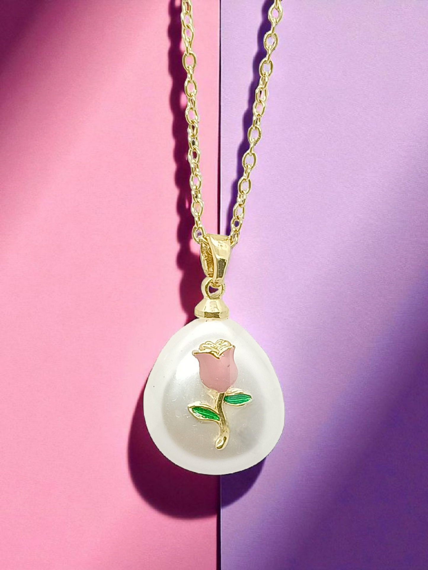 Rose On Big Pearl Anti Tarnished Gold Plated Modern Necklace