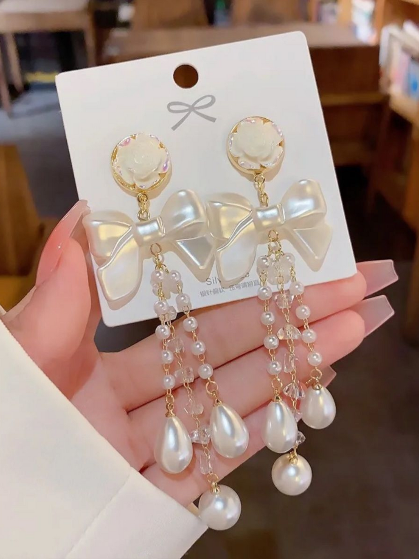 Velvety White Bow And Pearls Flower Stud Korean Tassels