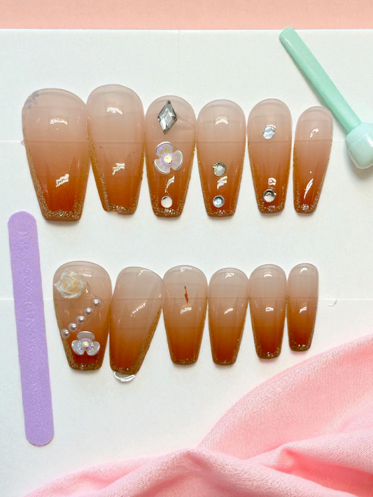 White and Peach Artificial Handmade Reusable Press on Nails Kit
