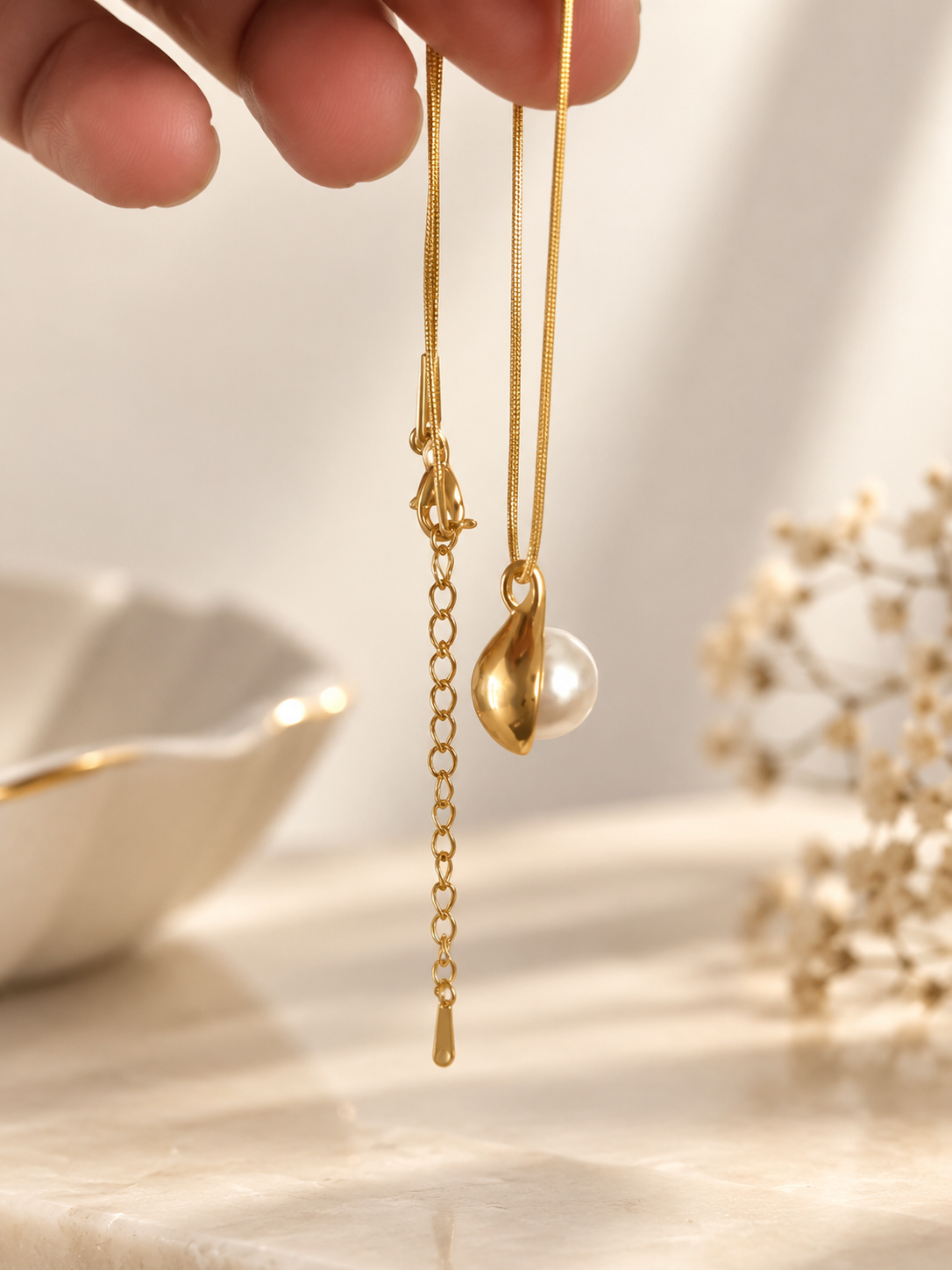 Sculpted Teardrop Pearl Pendant Necklace