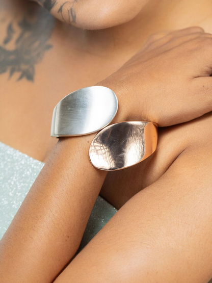 Dual Toned Curvy Anti Tarnished Bracelet