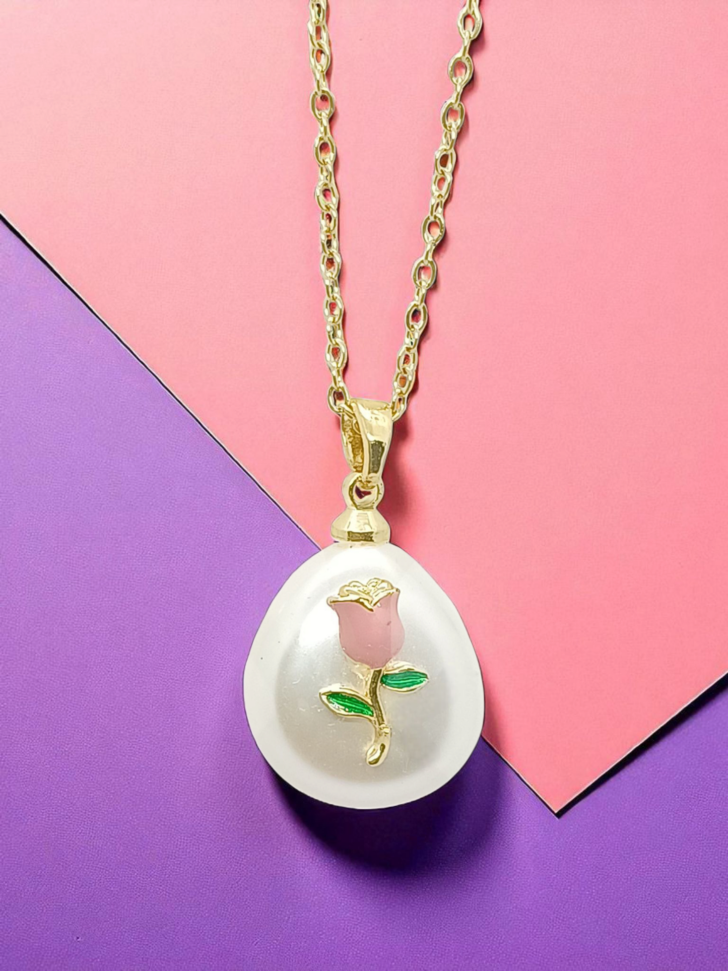 Rose On Big Pearl Anti Tarnished Gold Plated Modern Necklace