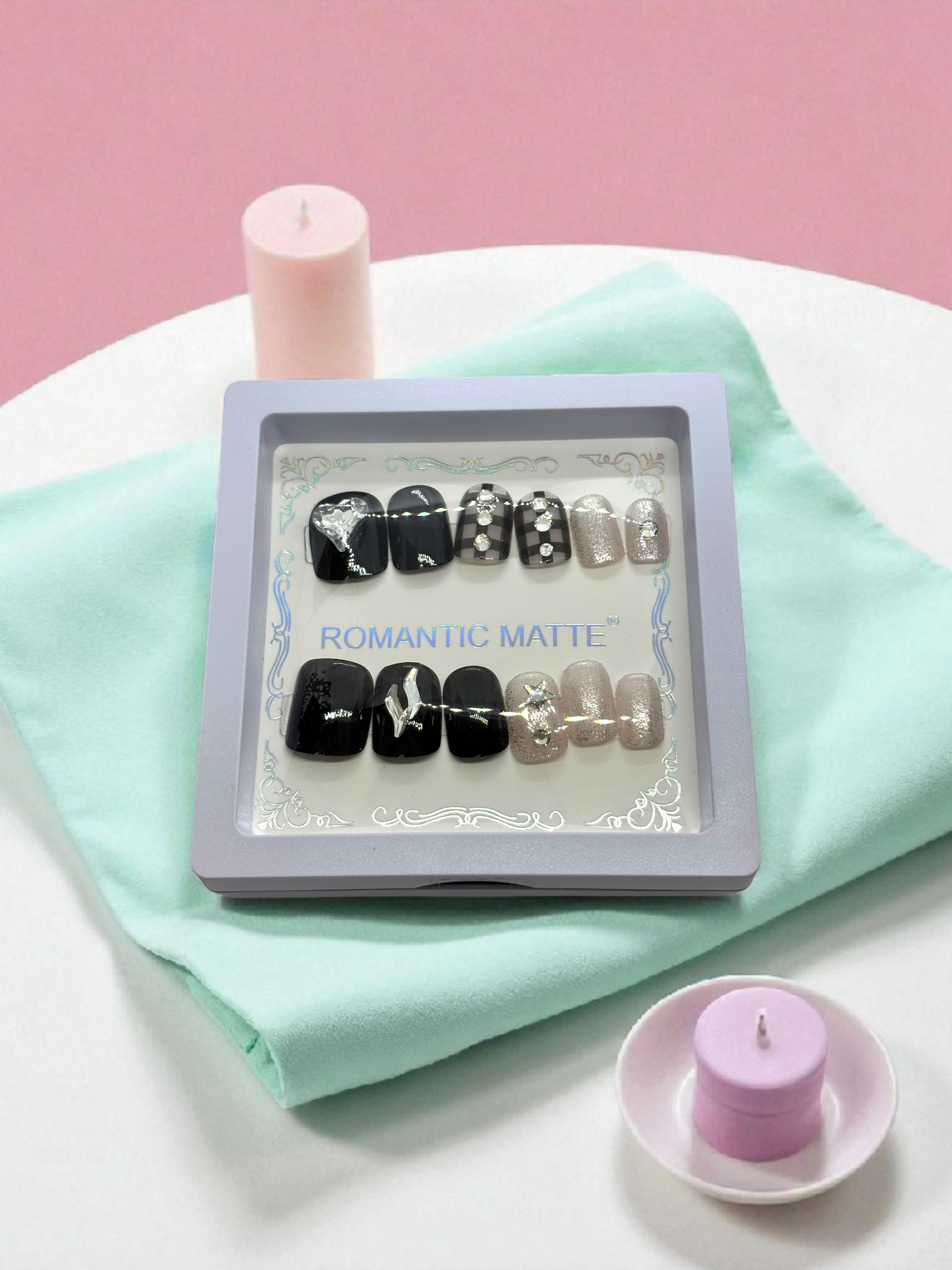 White and Black Artificial Handmade Reusable Press on Nails Kit