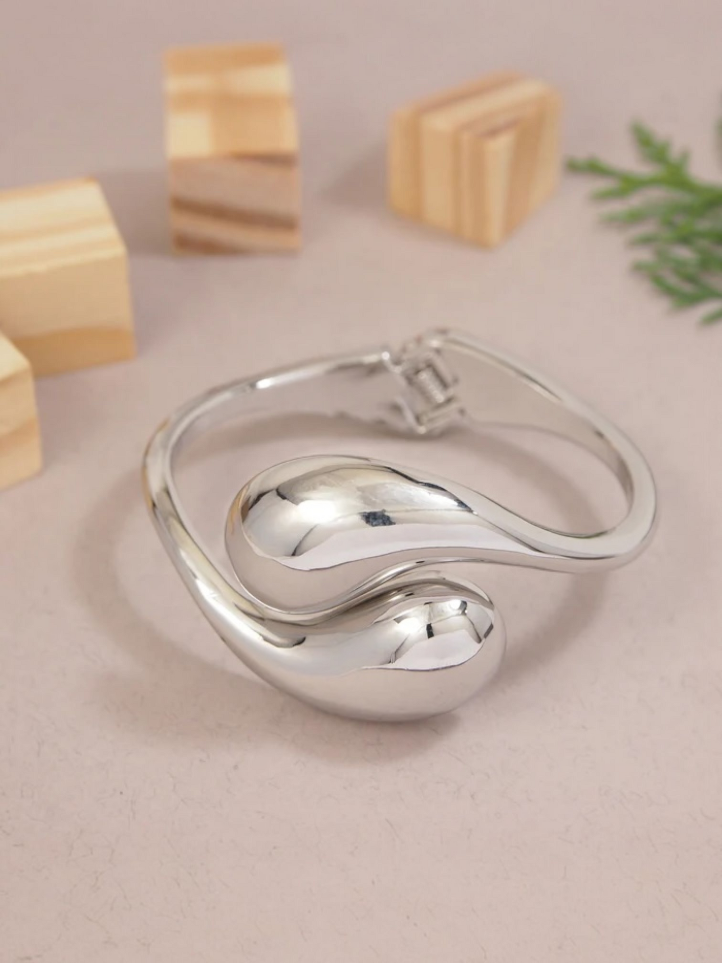 Elegant & Stylish Curvy Anti Tarnished Silver Plated Bracelet