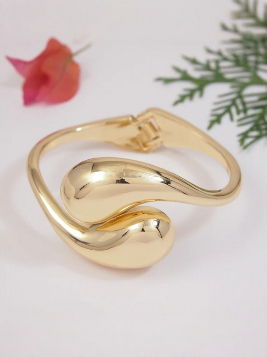Elegant & Stylish Curvy Anti Tarnished Gold Plated Bracelet