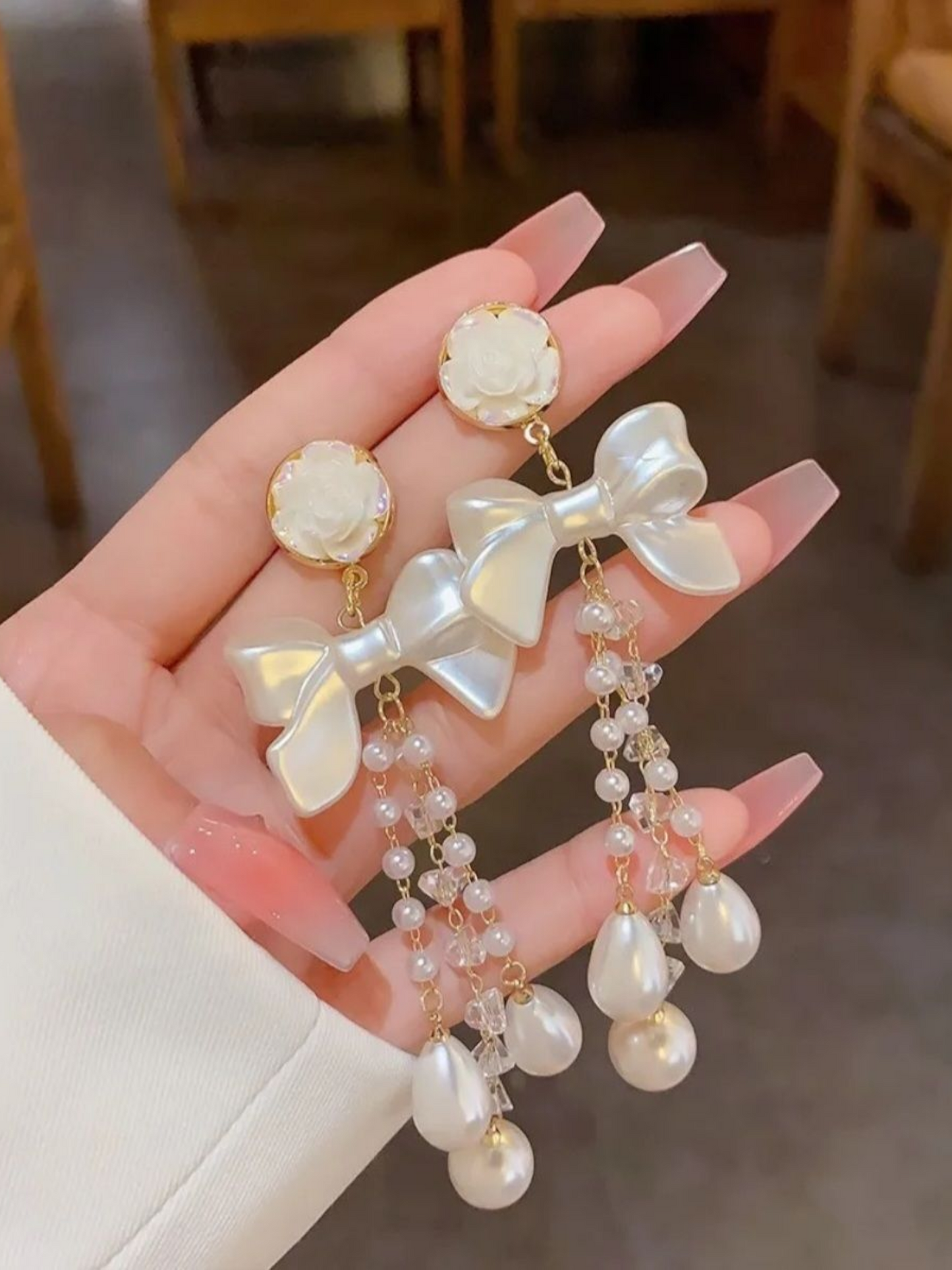 Velvety White Bow And Pearls Flower Stud Korean Tassels
