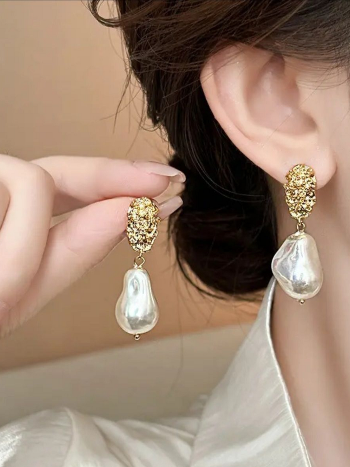 Pearl Hunt Korean Earrings