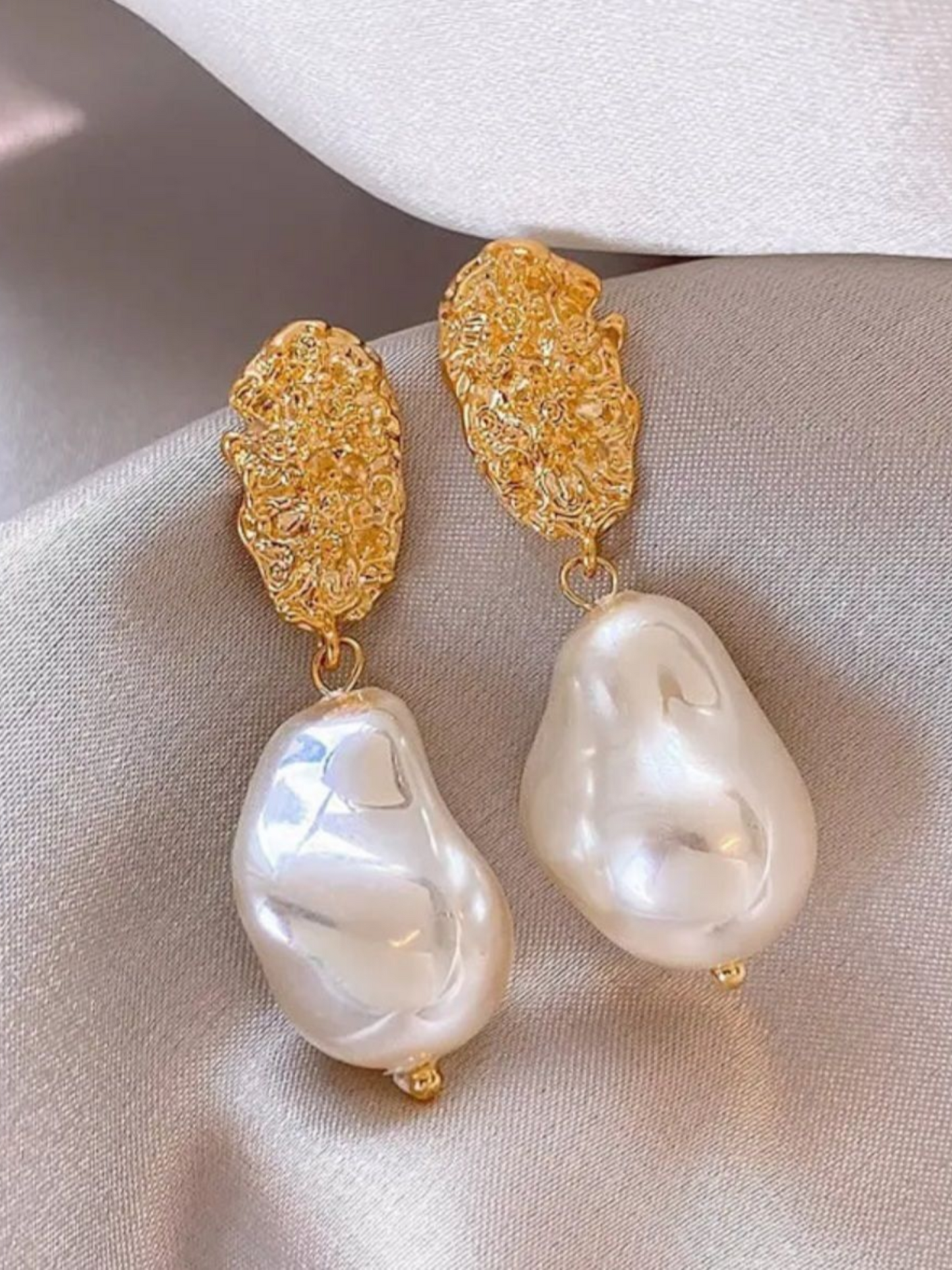 Pearl Hunt Korean Earrings