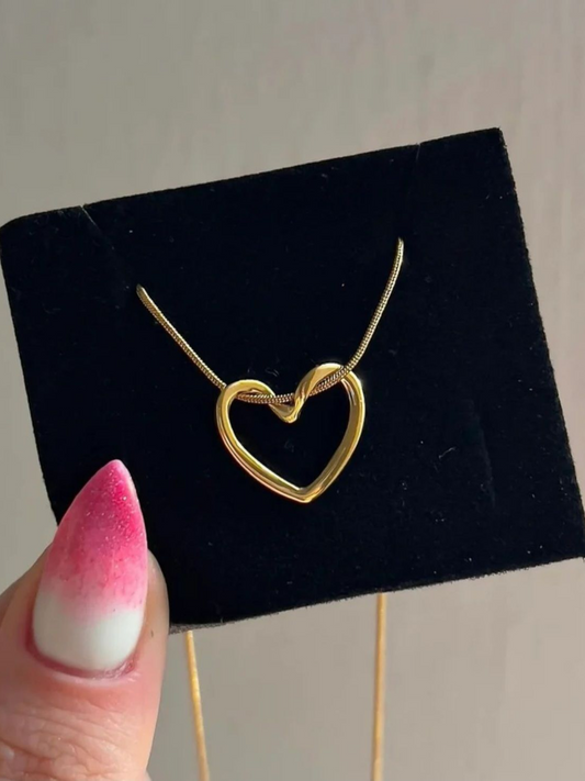 The Love Loop - Anti Tarnished Golden Round Chain Heart Pendant Trending Necklace