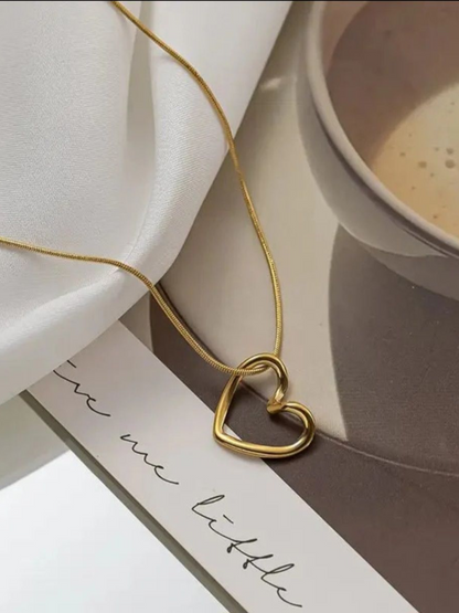 The Love Loop - Anti Tarnished Golden Round Chain Heart Pendant Trending Necklace