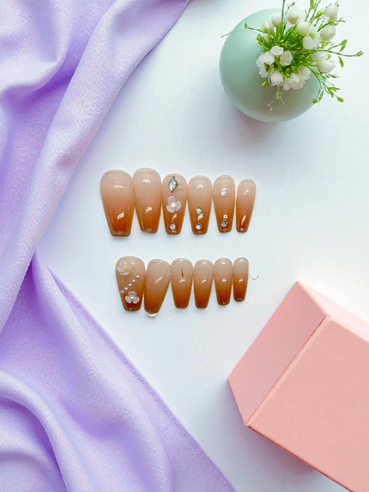 White and Peach Artificial Handmade Reusable Press on Nails Kit