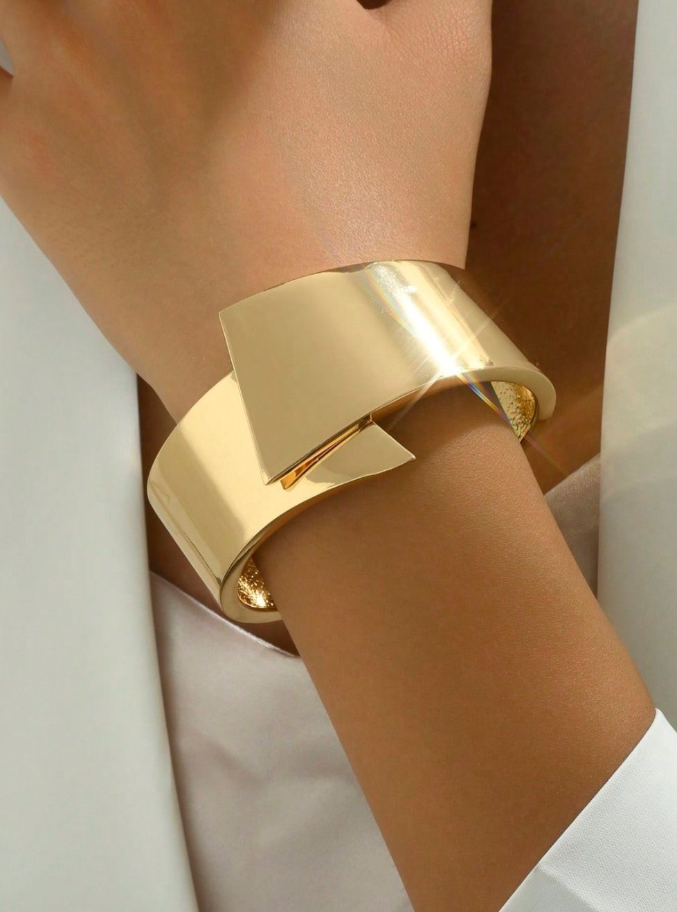 Most Trending Anti Tarnished Gold Plated Bracelet