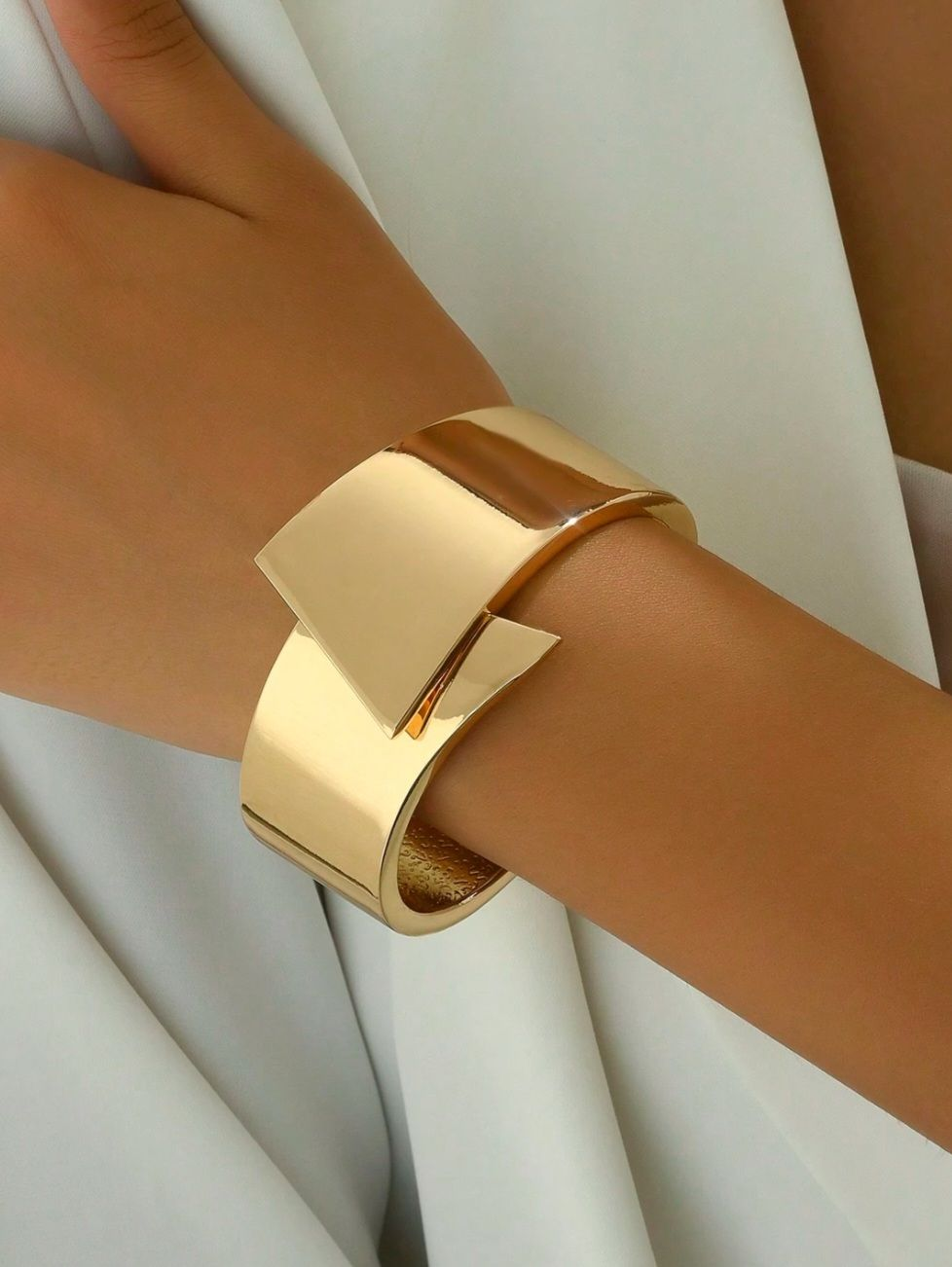 Most Trending Anti Tarnished Gold Plated Bracelet