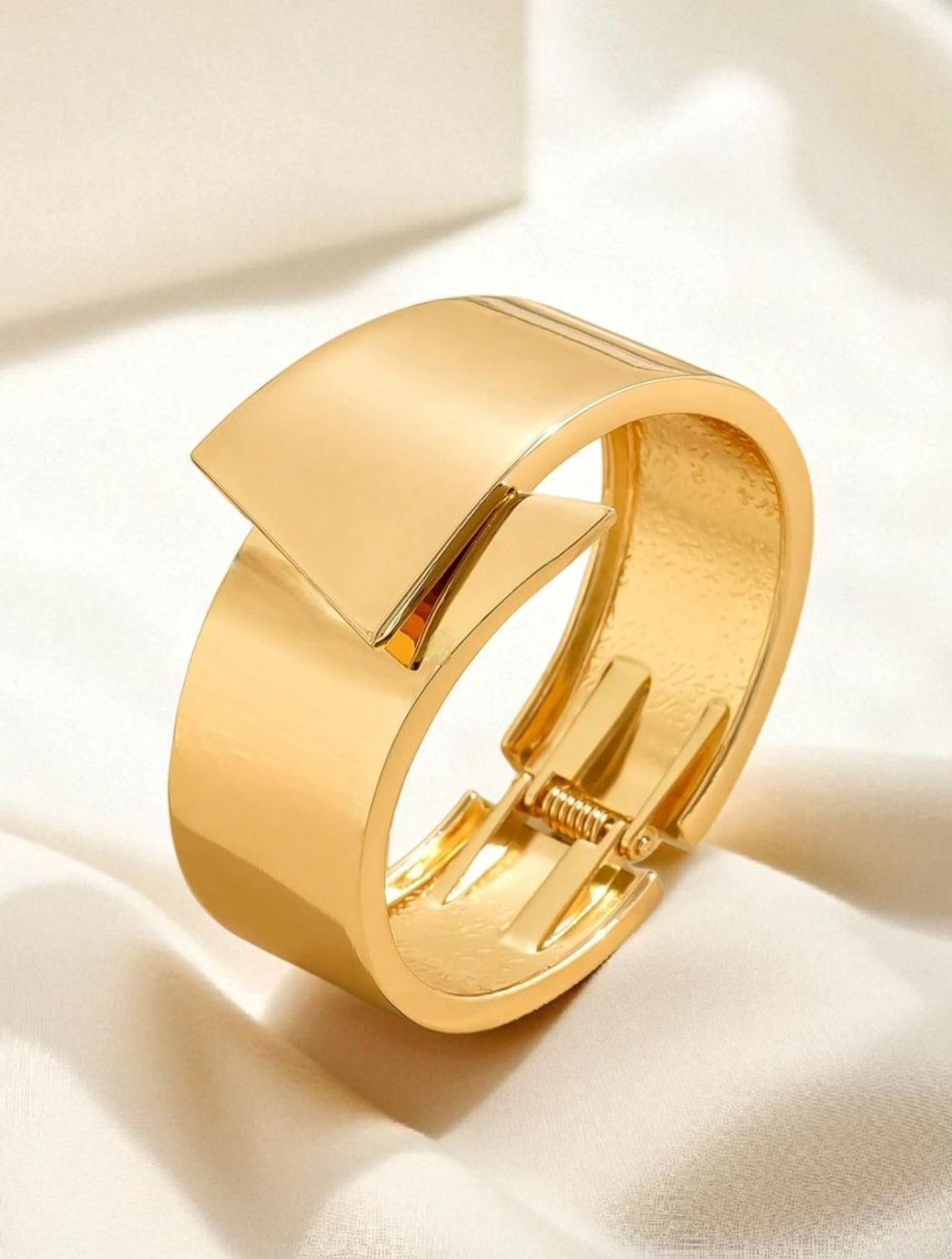 Most Trending Anti Tarnished Gold Plated Bracelet