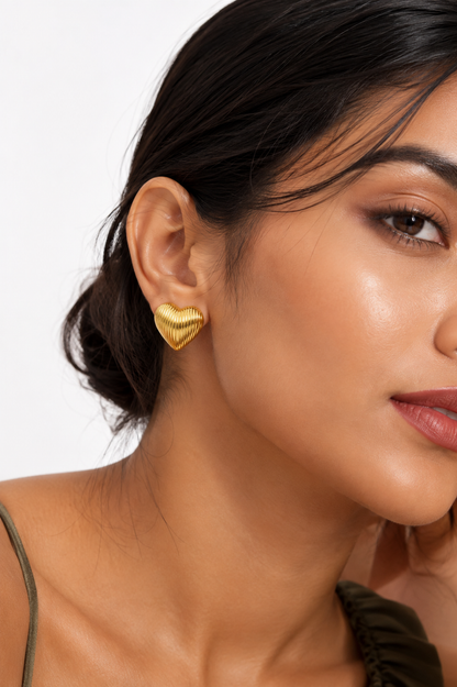 Amora Ribbed Heart Earrings