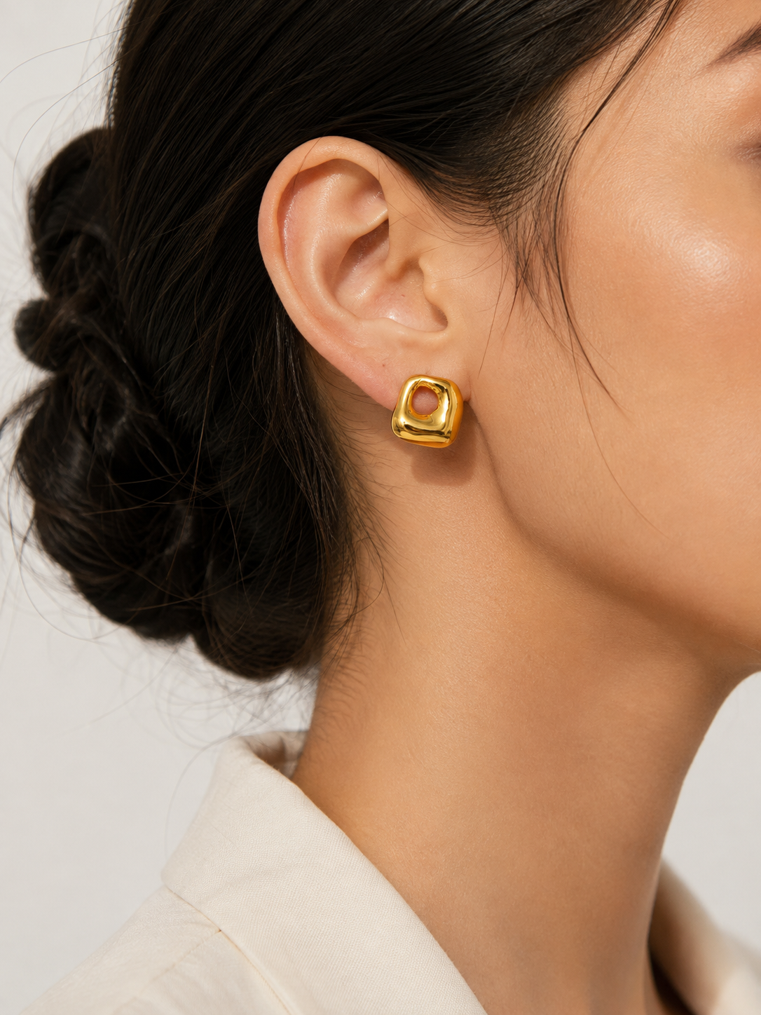 Liora Sculpted Square Earrings