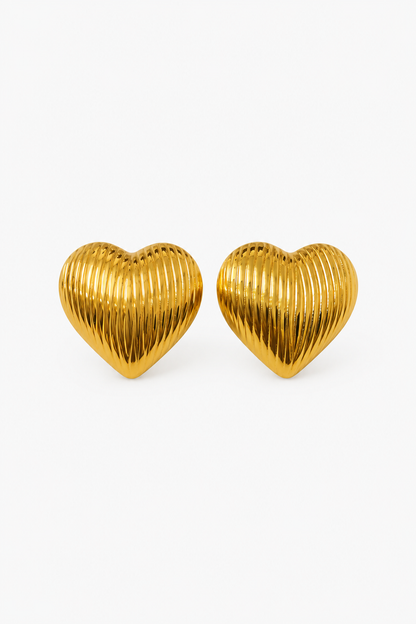 Amora Ribbed Heart Earrings