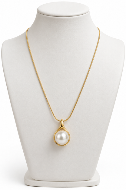 Sculpted Teardrop Pearl Pendant Necklace