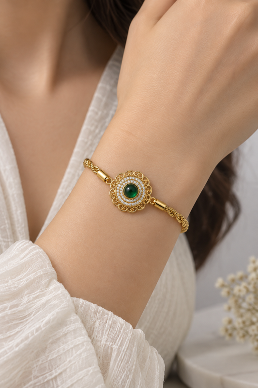 Vintage Filigree Emerald Green Cabochon Bracelet on Gold Twisted Rope Chain