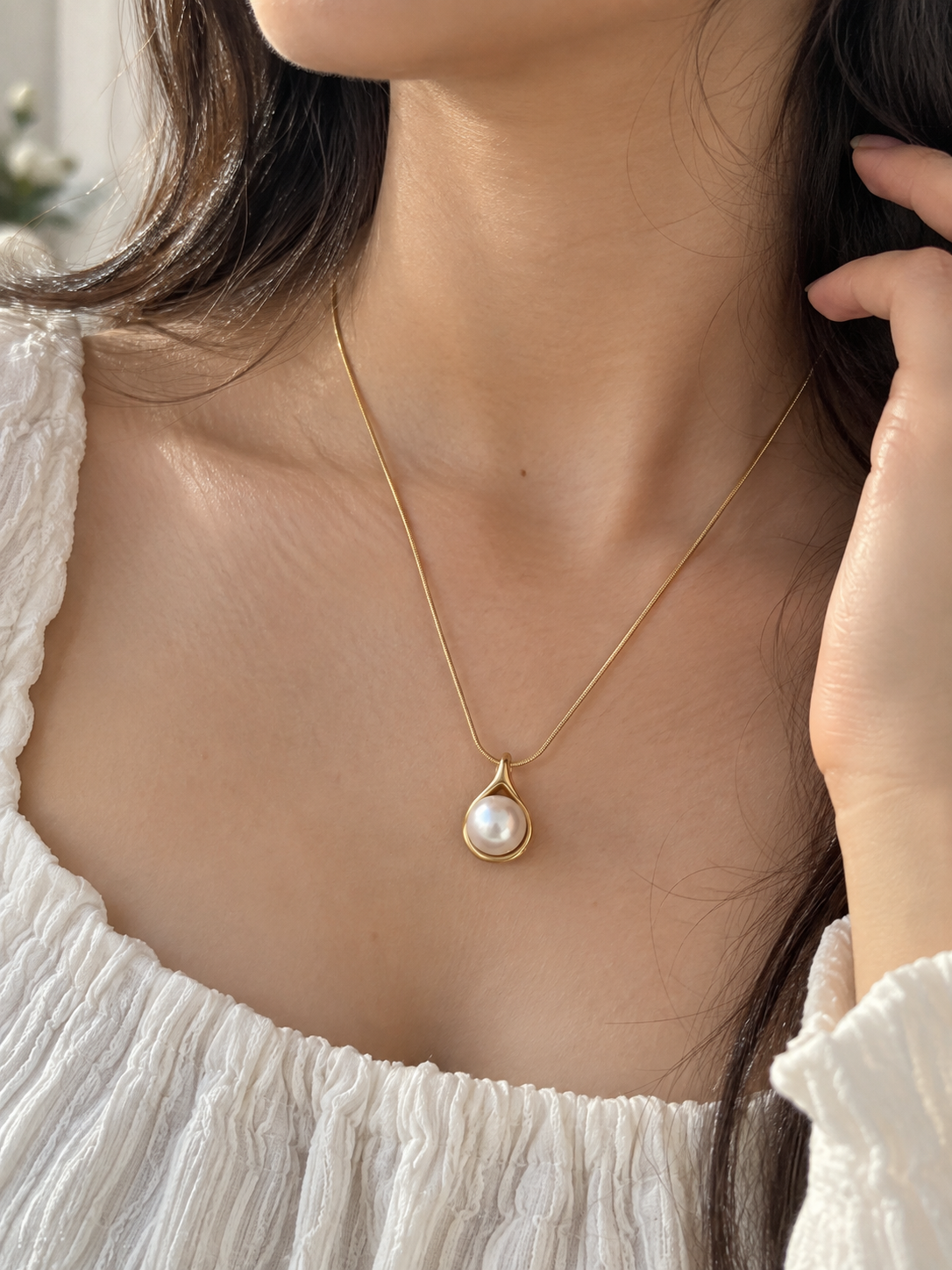 Sculpted Teardrop Pearl Pendant Necklace
